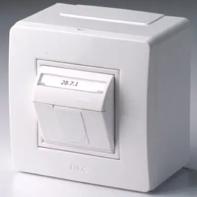 Коробка в сборе с 1 розеткой RJ45, кат.5е (телефон / компьютер), коричневая (розница) DKC 10665B